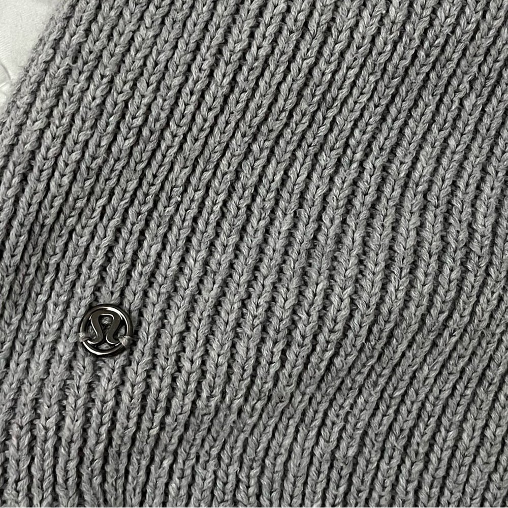 Lululemon - Picture 2 of 2